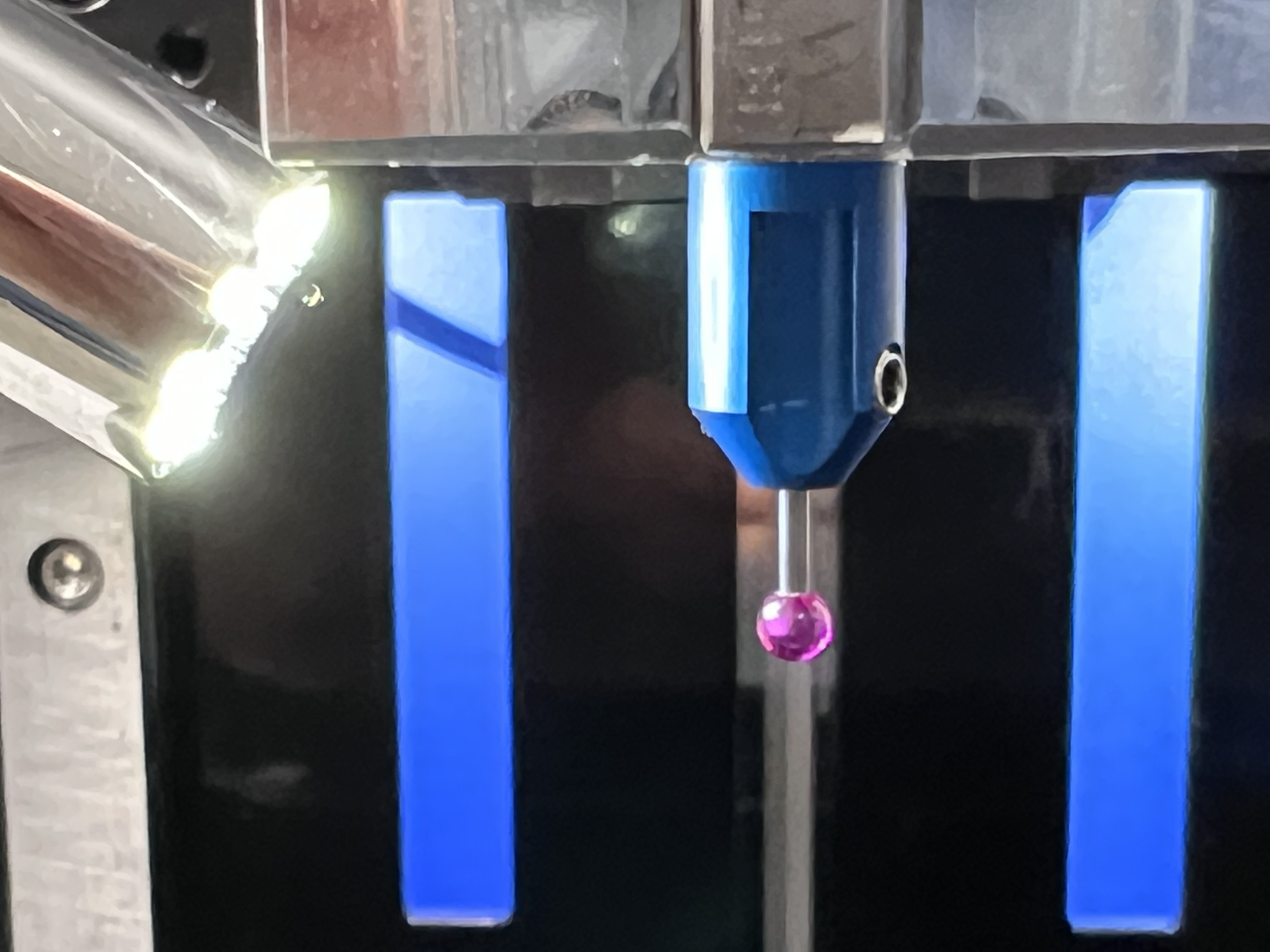 Durchschlagfestigkeit und LNP Universalhärte gallery item